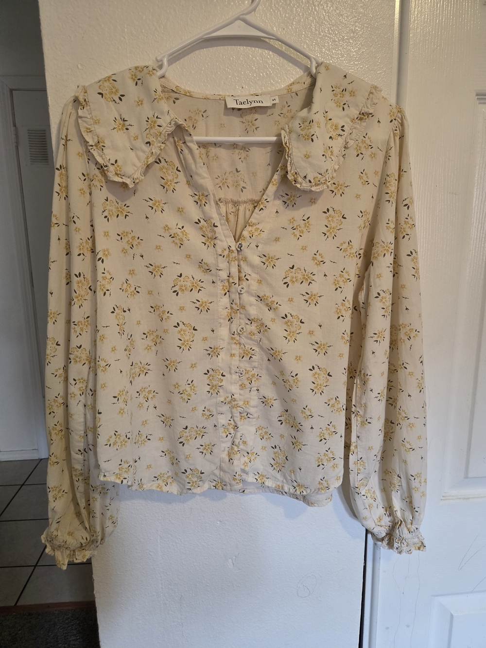 Cream Floral Button-Front Long-Sleeve Top